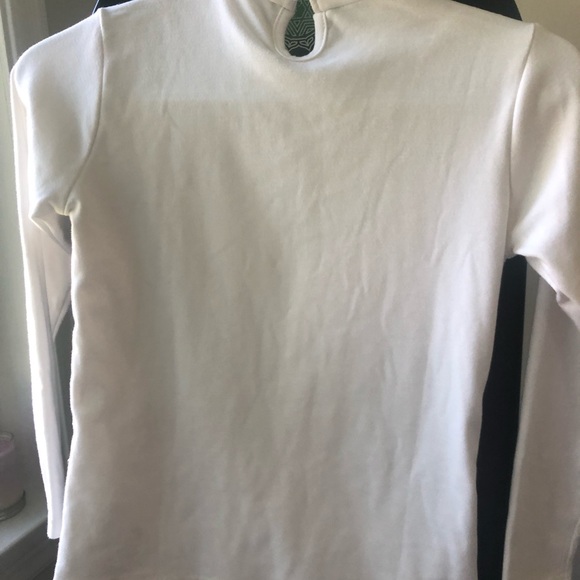 White collared blouse - Picture 3 of 4